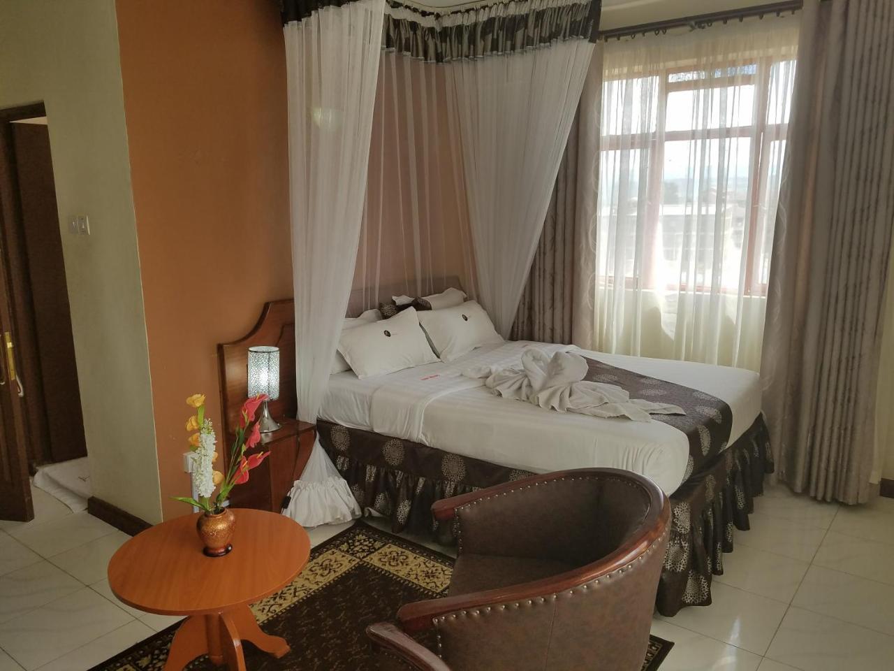 Chester Hotel Накуру Экстерьер фото