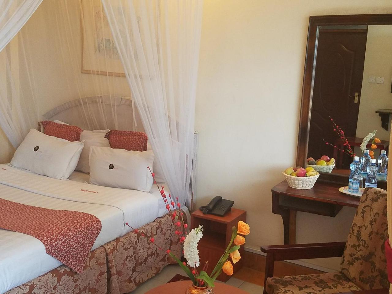 Chester Hotel Накуру Экстерьер фото